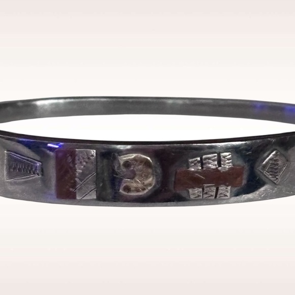 🌼Silver Tone & Copper Symbolic Bracelet - Picture 2 of 6